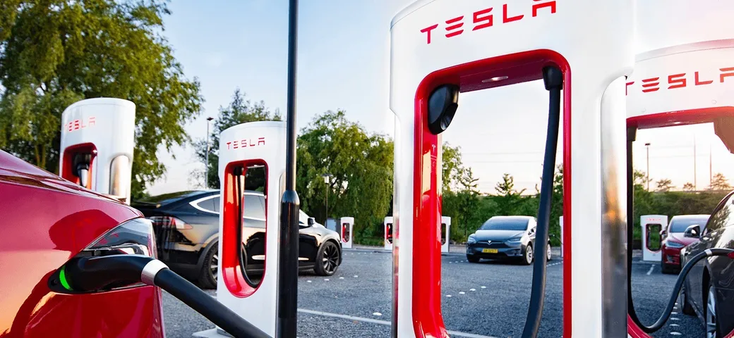 Tesla: tornano le ricariche Supercharger gratuite