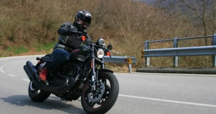 TEST Harley-Davidson XR1200X, personalità da vendere
