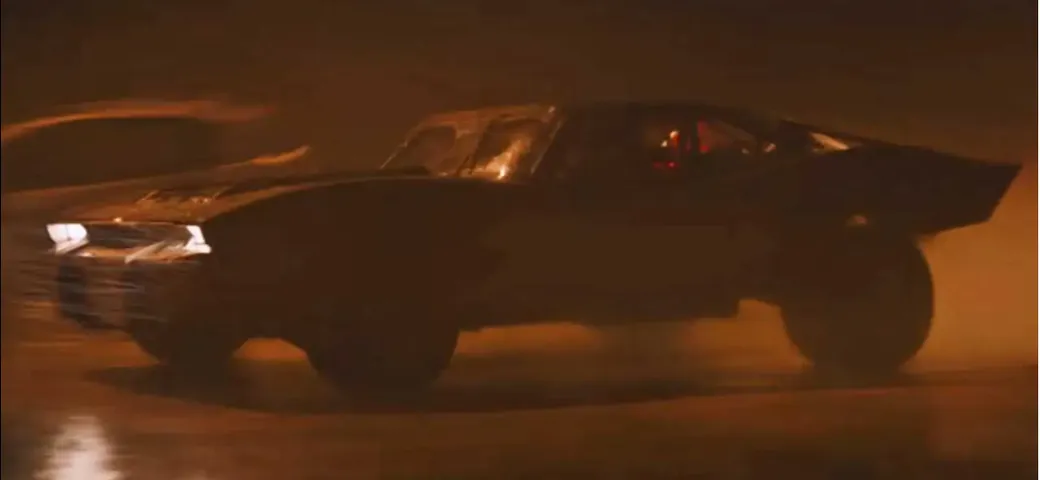 Batman: nel trailer del nuovo film spunta una inedita Batmobile