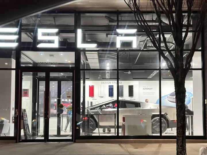 Tesla e gli incentivi in Canada: un caso che fa discutere