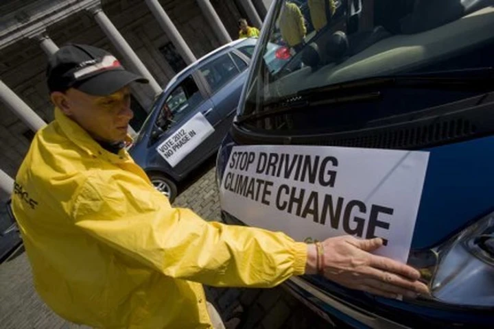 Politica: il Parlamento Europeo conferma il limite di 130 g/km di CO2 per il 2012