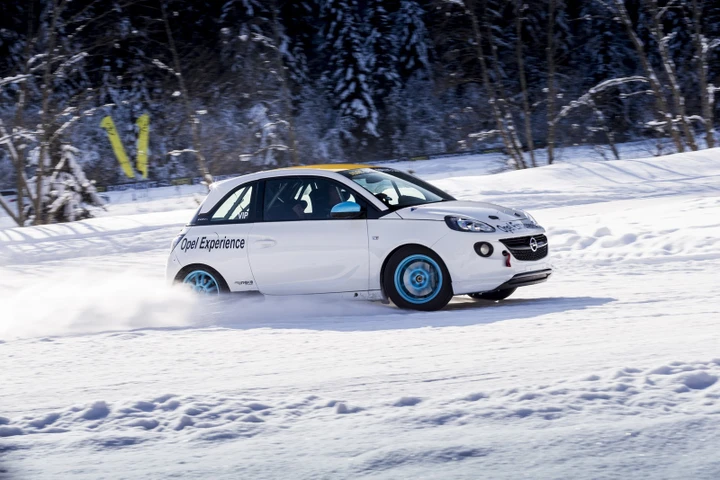 Opel Adam Rallye, prova sulla neve
