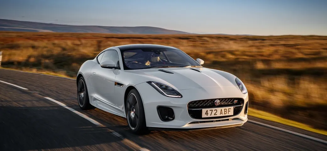Jaguar F-Type 2020: il 2 dicembre l'unveiling