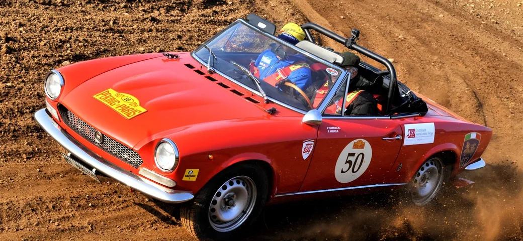 Auto storiche: Fiat 124 Spider per i bambini malati di leucemia