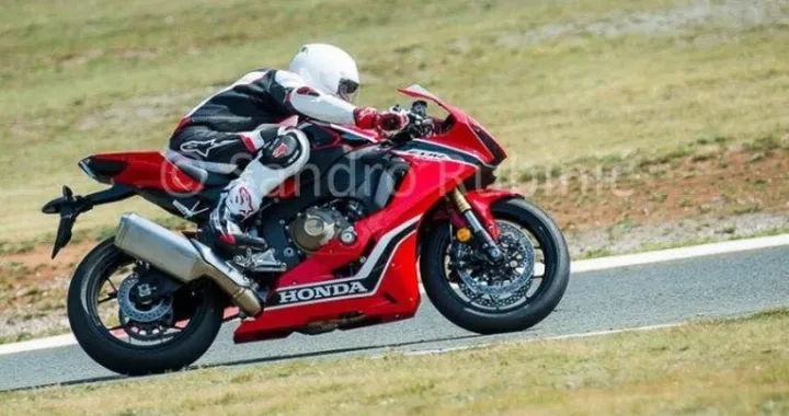 Honda CBR1000RR 2017: nuove foto spia?