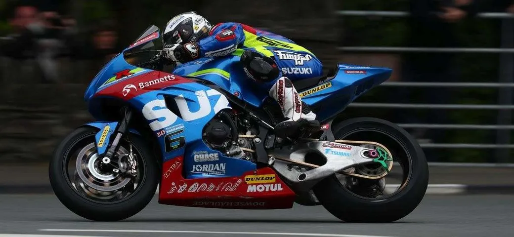 Michael Dunlop, il video del trionfo al Tourist Trophy