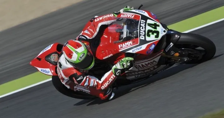 SBK Magny Cours 2014: Day-1 a Giugliano su Laverty e Guintoli, Melandri 5°, Sykes 6° [FOTO]