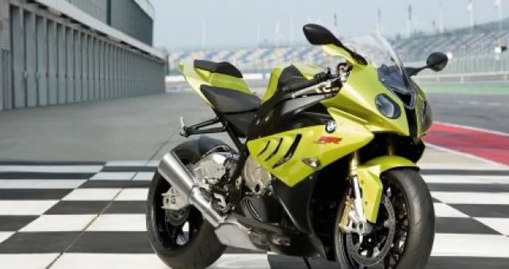 BMW S 1000 RR: necessario un limitatore per il rodaggio