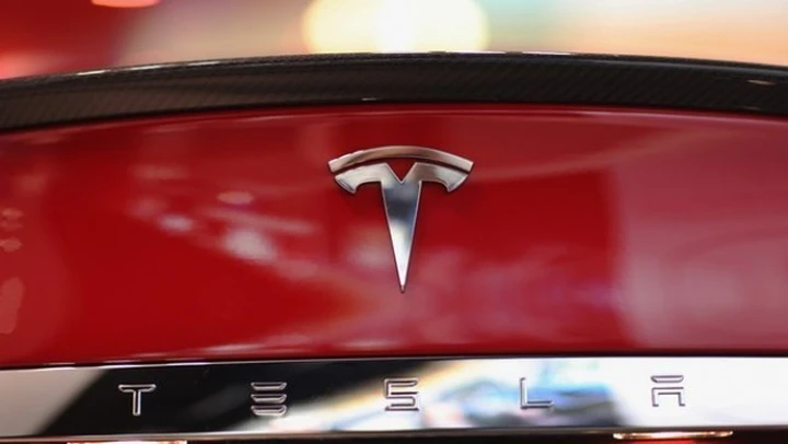 Tesla Model E: debutto al Salone di Detroit nel 2015?