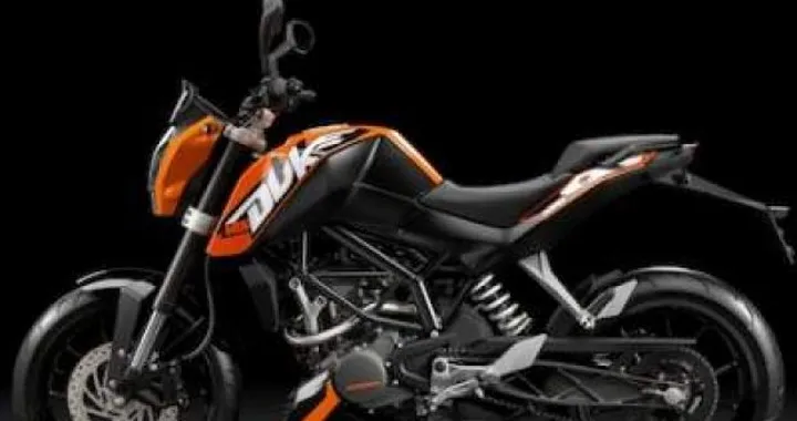 KTM 125 Duke: immagini definitive della world bike per sedicenni
