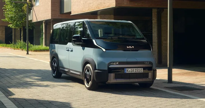 Nuovo Kia PV5, più spazio, fino a 7 posti e oltre 390 km di autonomia