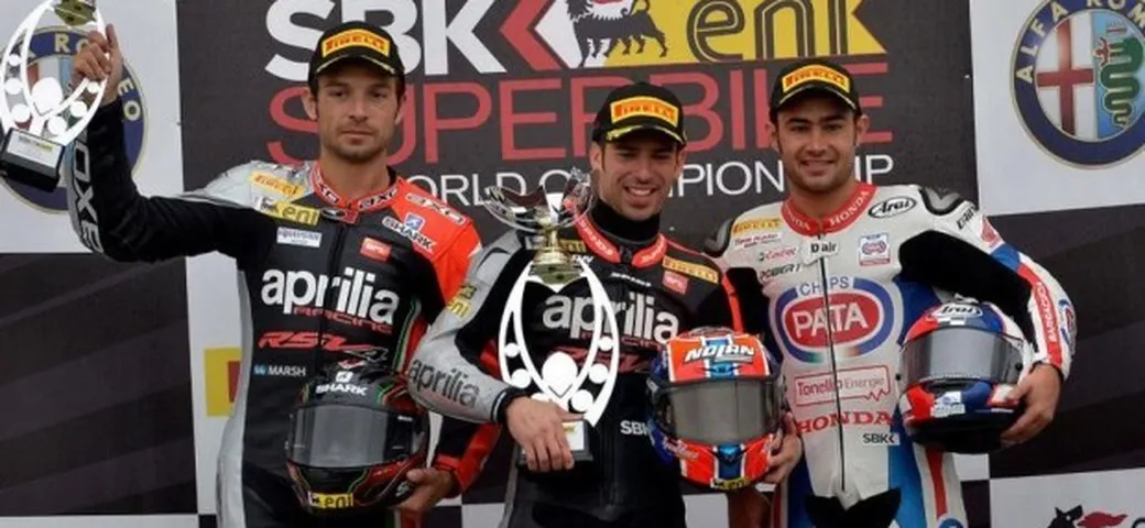 SBK Magny Cours 2014: Melandri ignora gli ordini Aprilia e vince Gara-2 su Guintoli, Haslam e Sykes [FOTO]