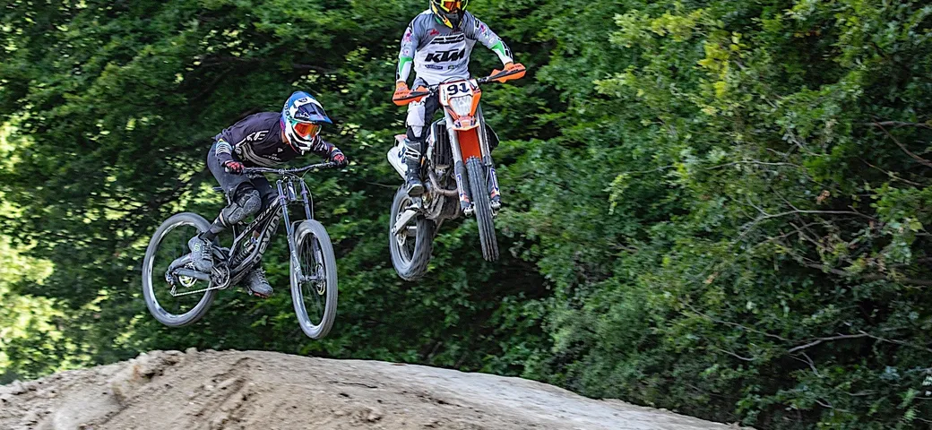 Eco or Not: KTM 250 vs Devinci Wilson 29