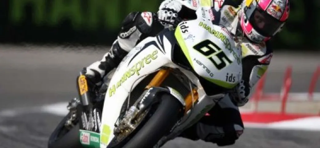 WSBK: Jonathan Rea primo nelle libere, poi Haslam ed Haga