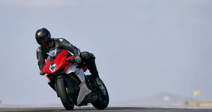 Basta optional a pagamento: MV Agusta regala l'elettronica full