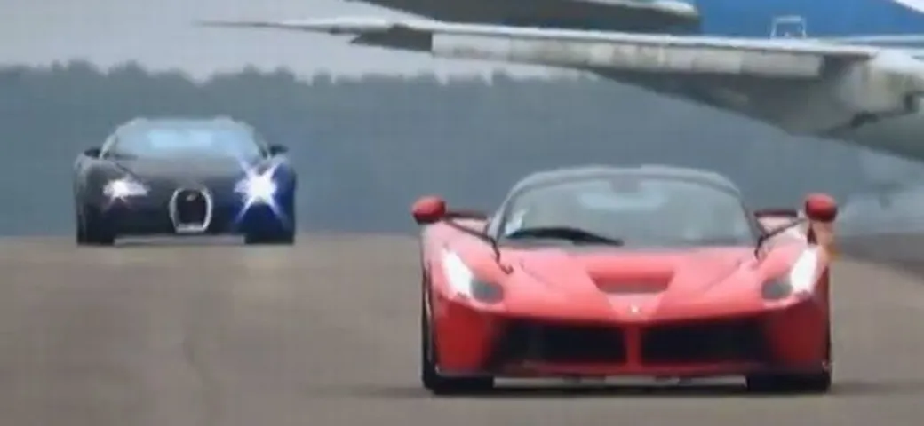 La gara di accelerazione è fra una LaFerrari ed una Veyron