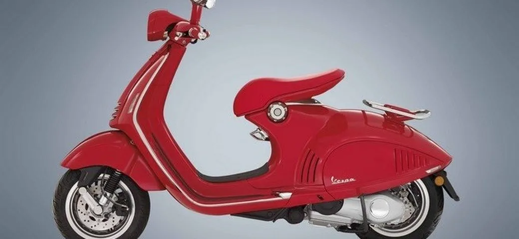 Vespa 946 RED 2017