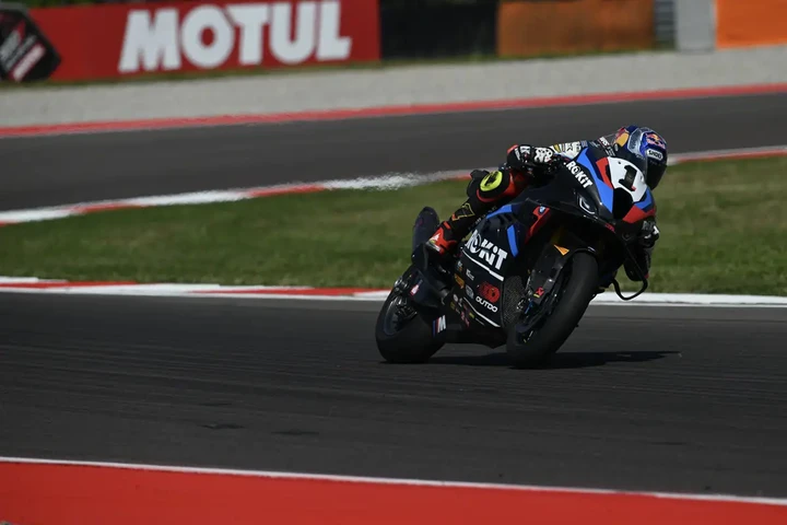 Toprak Razgatlioglu trionfa a Misano con una tripletta da record