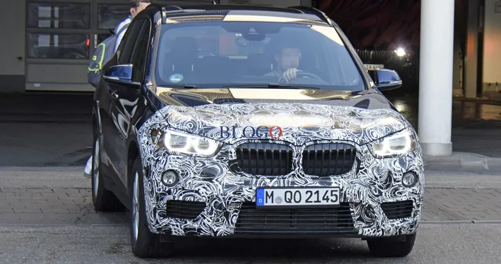 BMW X1: le foto spia del restyling