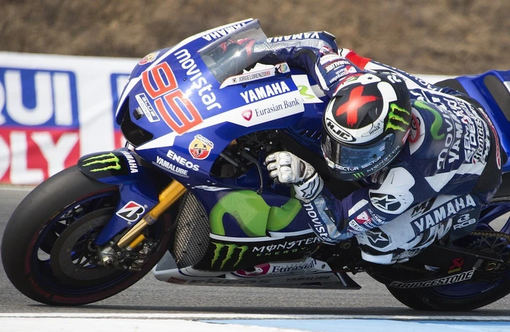 MotoGP Brno 2015: Lorenzo in pole con Marquez e Rossi in prima fila