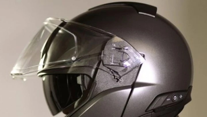 BMW Motorrad System 6: comunicazione e intrattenimento in moto