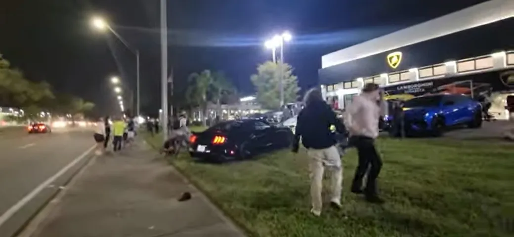 Ford Mustang impazzita finisce sul pubblico [Video]