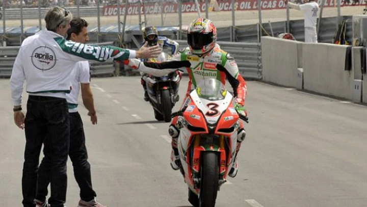 Il trionfo di Biaggi-Aprilia non è ... 