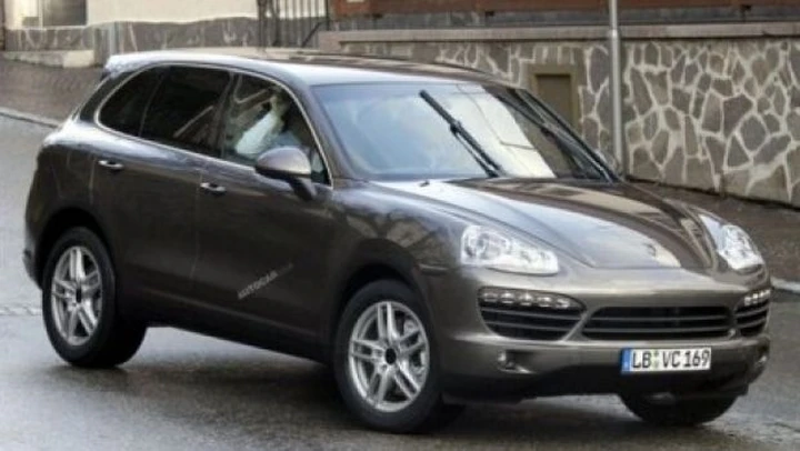 Porsche Cayenne: foto spia 