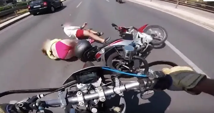 In bikini sullo scooter? No grazie...