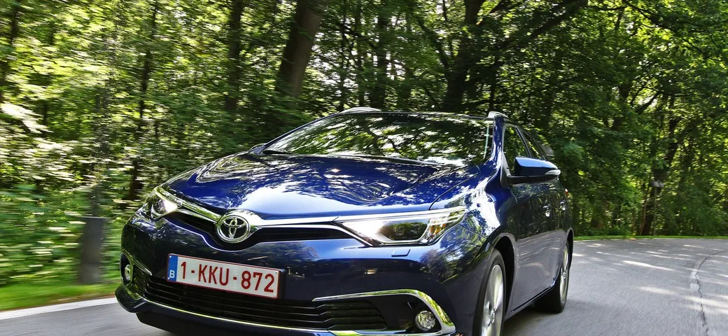 Toyota Auris 2015 ibrida, diesel e benzina: la video prova di Autoblog