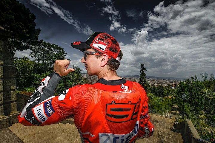 MotoGP, Barcellona: Jorge, prima pole-show sulla Rossa. Marquez nella tenaglia Ducati
