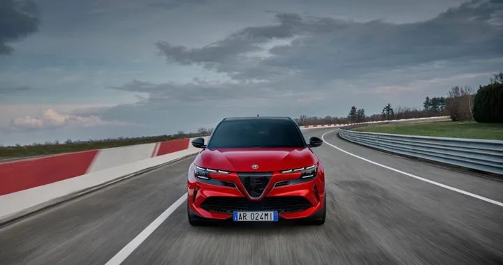 Alfa Romeo Junior Veloce, l'elettrica da 280 CV