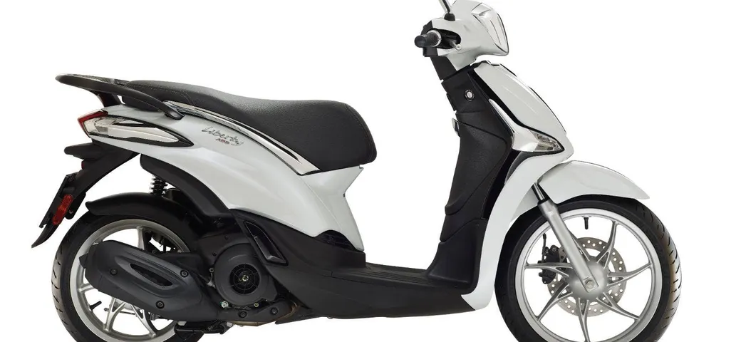 Piaggio Liberty 125 2025: design rinnovato e tecnologia avanzata per la mobilità urbana