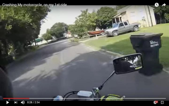 Incidente alla prima esperienza in moto [Video]