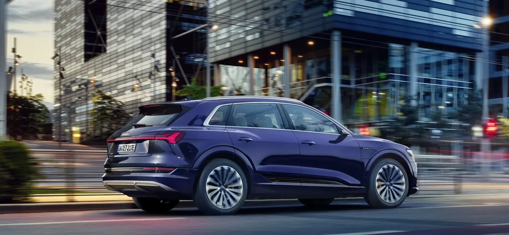 Audi e-tron 2021: più tecnologica e connessa