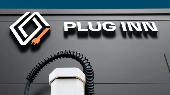 Renault lancia Plug Inn: addio Mobilize, arriva la ricarica facile