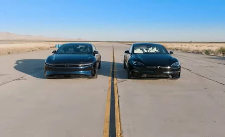Lucid Air Sapphire vs Tesla Model S Plaid con Track Pack nella U-Drag | Video
