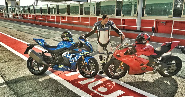 Ducati Panigale V4S vs Suzuki GSX-R 1000R: la prova sul circuito di Misano