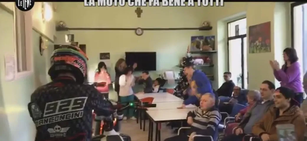 Mototerapia all'ospedale Gaslini con Vanni Oddera [Video]