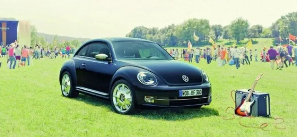 Volkswagen Beetle Fender Edition: il Maggiolino rende omaggio al celebre costruttore di chitarre