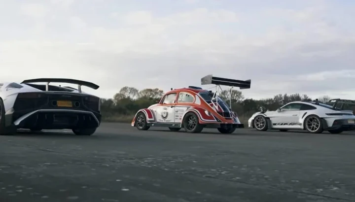 Bug Zappa sfida Porsche 911 GT3 RS e Lamborghini Aventador SV | VIDEO
