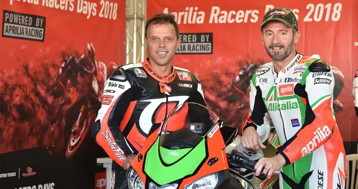 Come ai bei tempi: Biaggi e Capirossi in pista insieme all'Aprilia Racers Day
