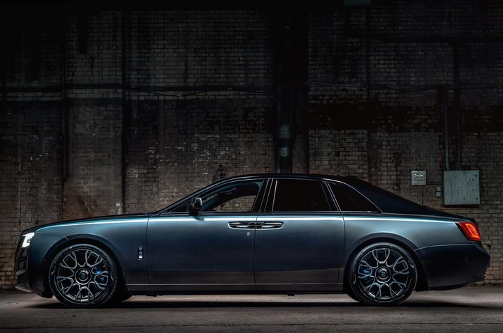 Rolls-Royce Ghost Black Badge: l'eleganza del nero