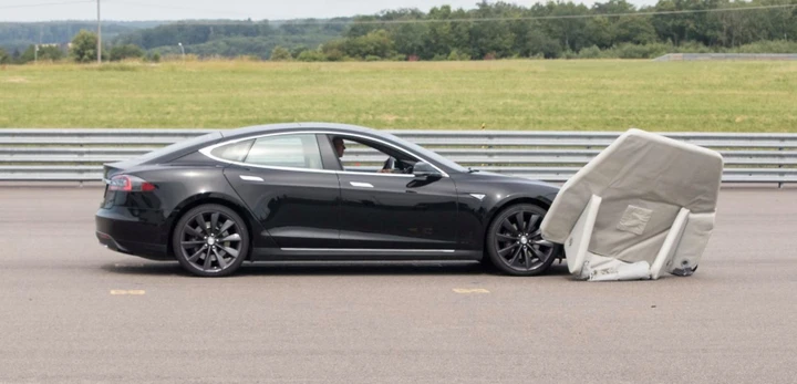 Tesla: la Model S non supera il test della frenata automatica