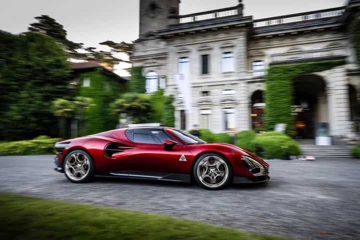 Premio per l'Alfa Romeo 33 Stradale al Concorso di Eleganza Villa d'Este