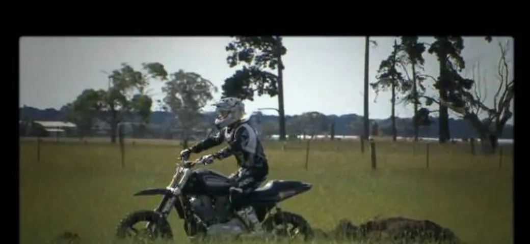 Incredibile backflip con un'Harley XR1200