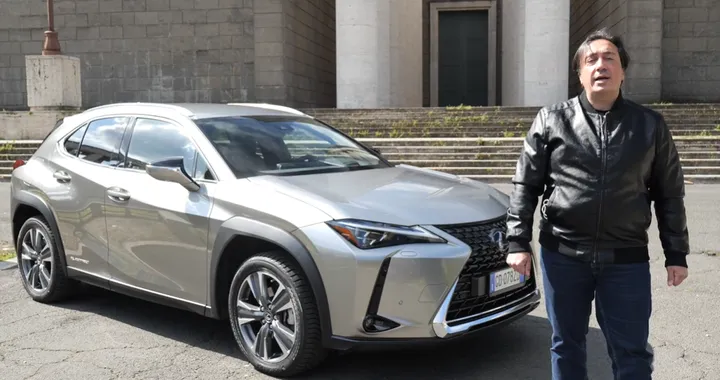Lexus UX300e: la prova su strada