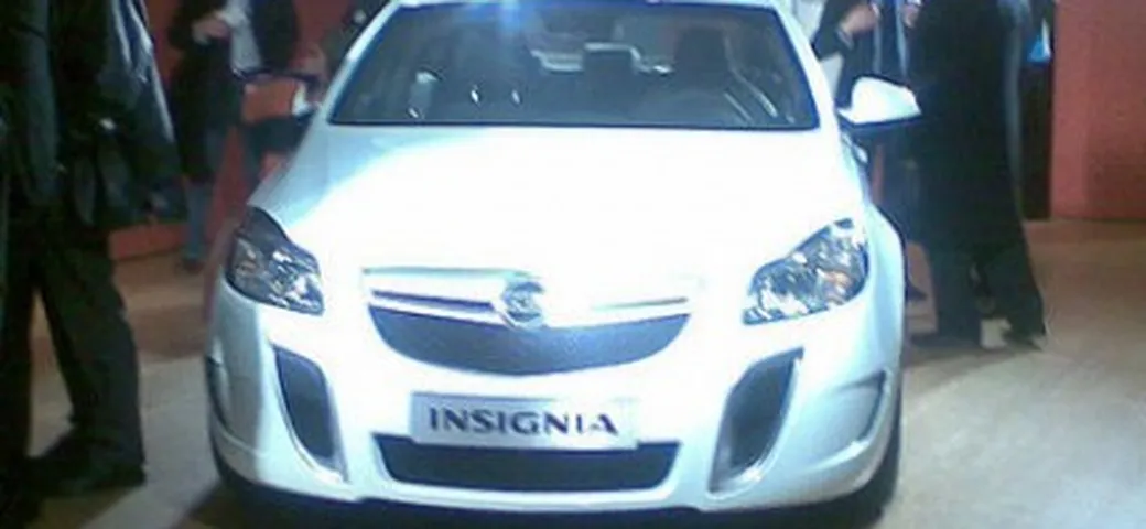 Opel Insignia OPC: il primo scatto 