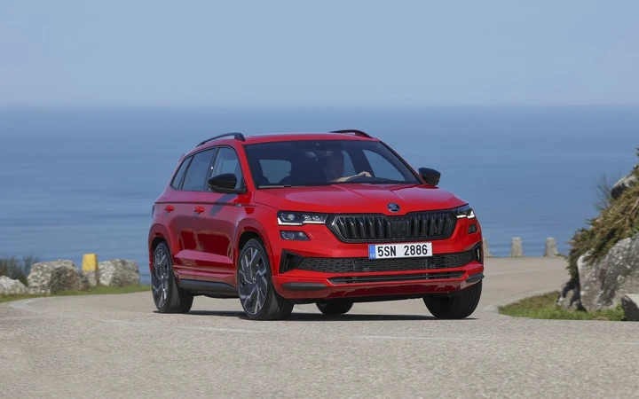 Nuova Skoda Karoq 2022: prezzo, prova, motori, allestimenti