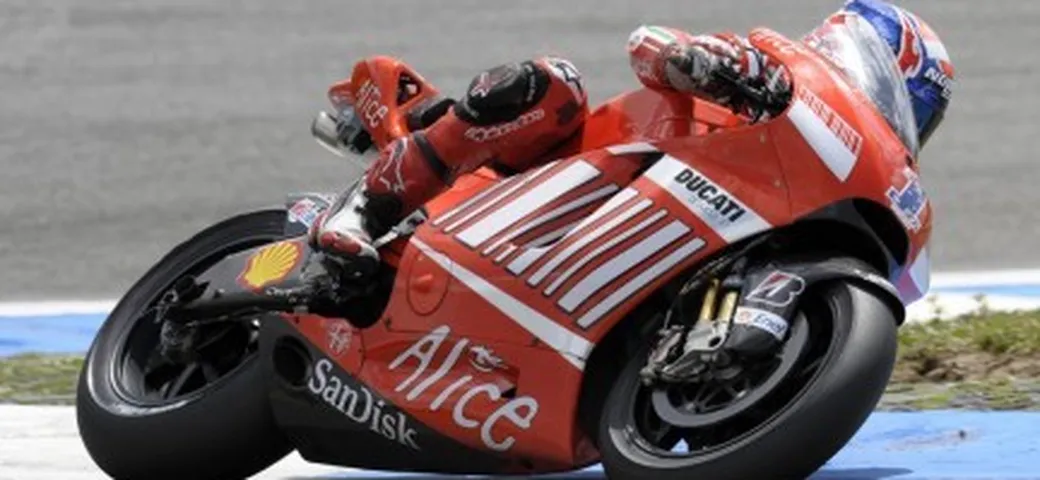 Warm Up bagnato, risorge Stoner, Rossi è li